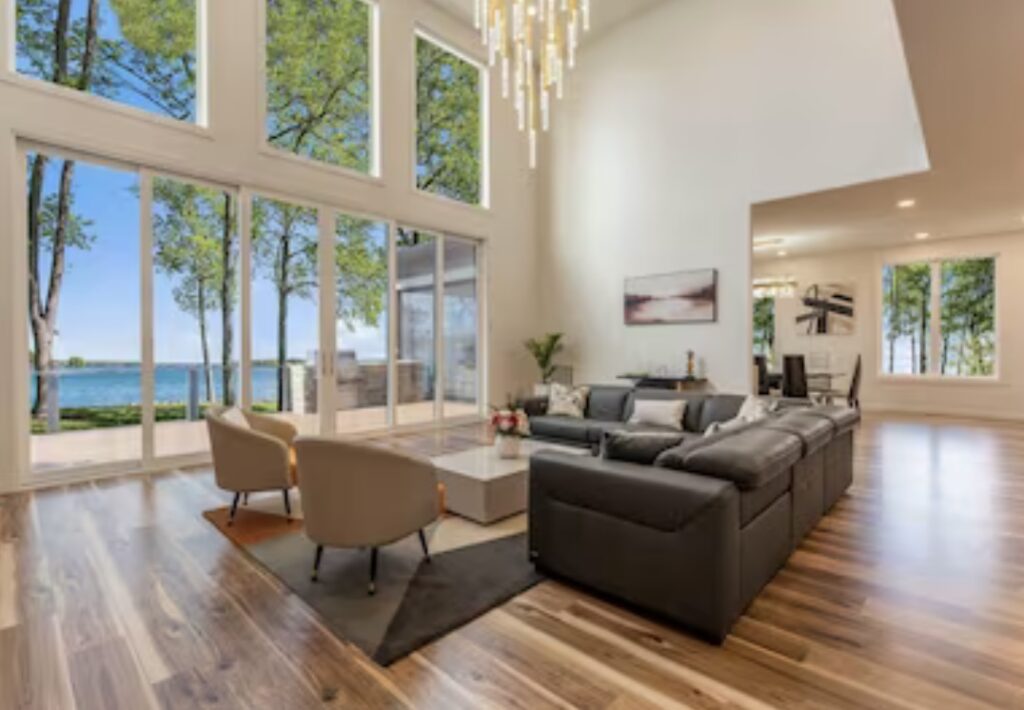 Stunning Modern Lake Norman Lakefront Homes on VRBO (image via VRBO)