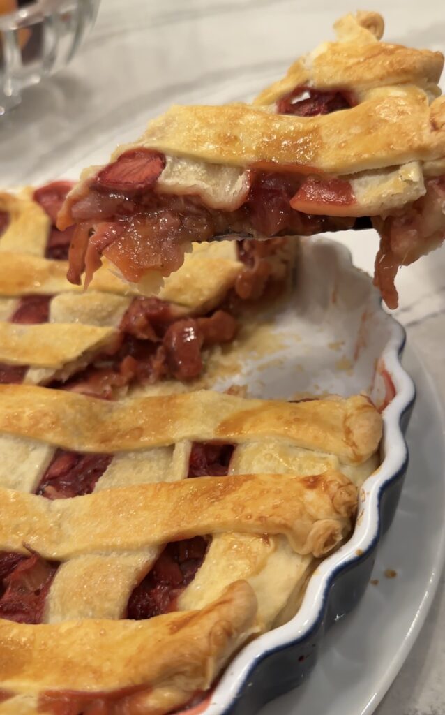 Juicy Strawberry Rhubarb Pie